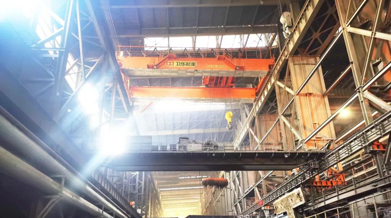 unmanned-metallurgy-plant-bridge-crane-at-working